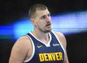 黄蜂官方公布新规，浓眉哥引发争议，复出首战轰40分球迷热议！