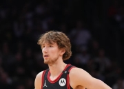 西亚卡姆爆冷击败独行侠，高光表现引爆全场！